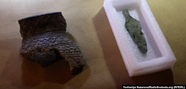 Масштаби вражають. Після руйнування Каховської ГЕС біля Хортиці знайшли 2000 історичних артефактів (фото)